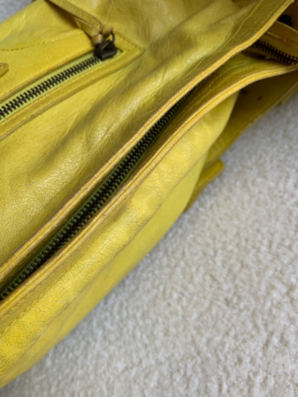 Authentic Balenciaga city Messenger Crossbody Bag - Picture 8 of 16
